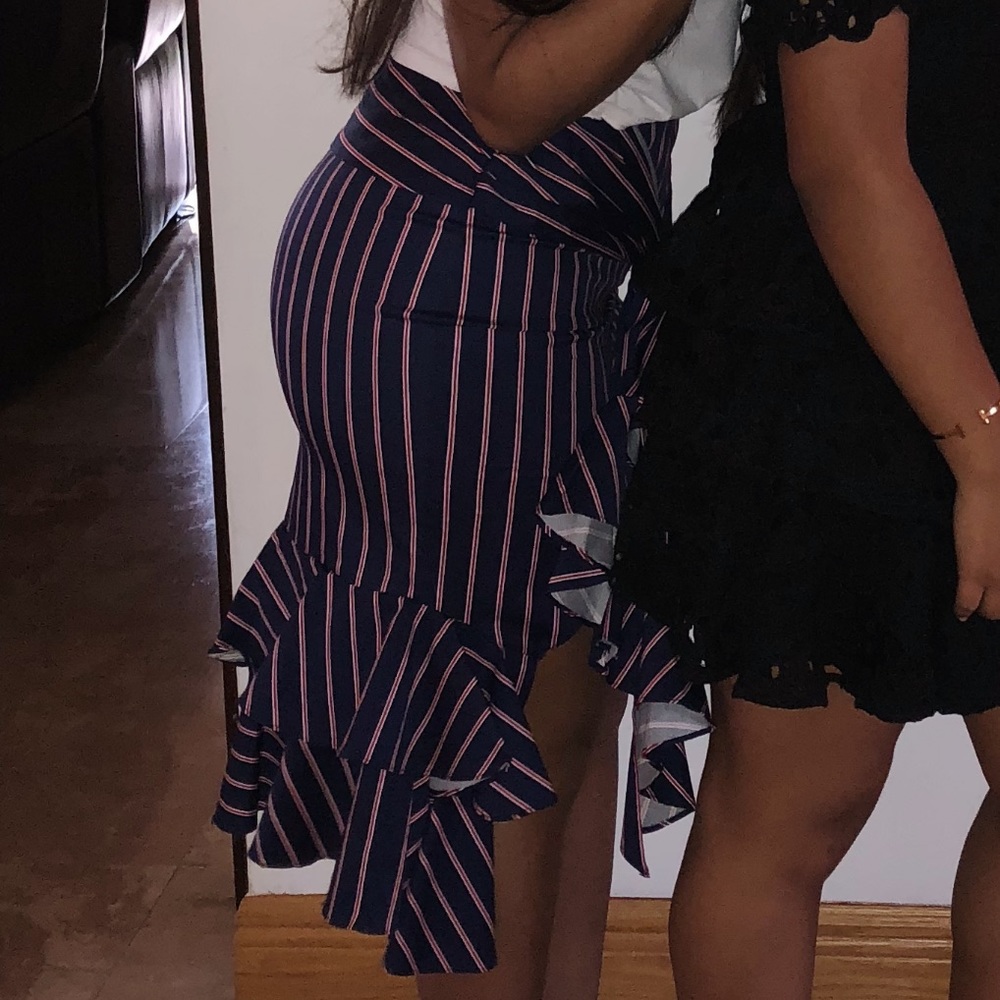 Voluminous Ruffled Striped Skirt - Picture 3 of 4